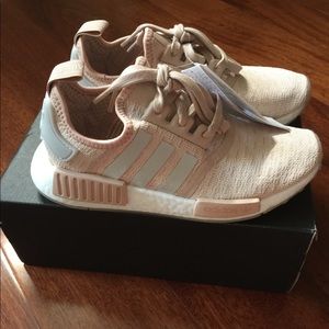 NWT Adidas NMD R1 Chalk Pink Size 5.5